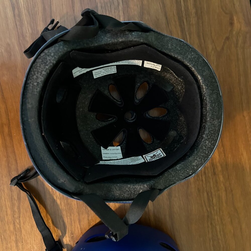 Kid's Razor Multi-Sport Helmet--Blue, Size M - Picture 2 of 4